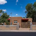 Casa Dulce, 3 Bedrooms, Walk to Town, Pet Friendly, Sleeps 6