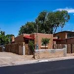Casa Dulce, 3 Bedrooms, Walk To Town, Pet Friendly, Sleeps 6