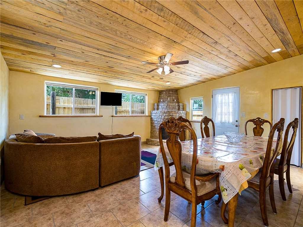 Holiday home Casa Dulce, 3 Bedrooms, Walk To Town, Pet Friendly, Sleeps 6 *