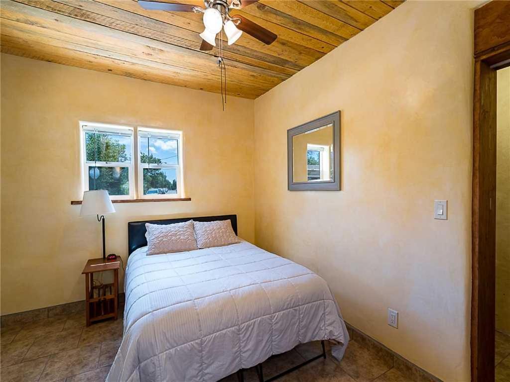 Casa Dulce, 3 Bedrooms, Walk To Town, Pet Friendly, Sleeps 6 Holiday home *